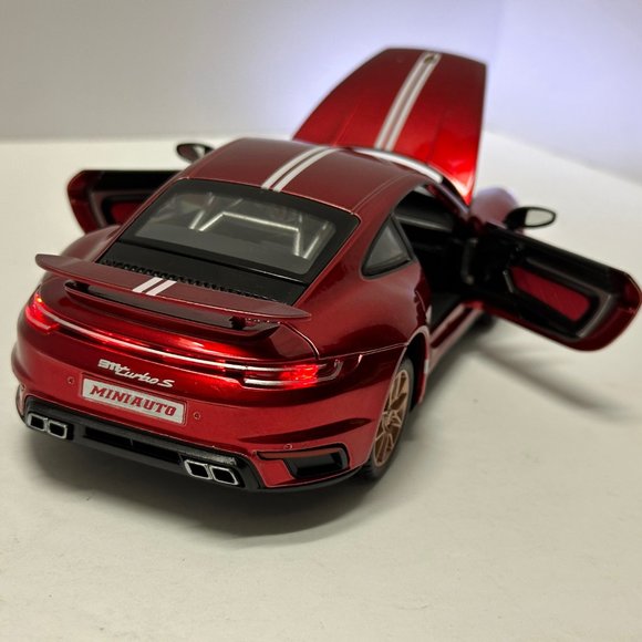 1:24 2020 Porsche 911 Turbo S Diecast With Headlight & Tailight LEDS Red - Picture 8 of 9